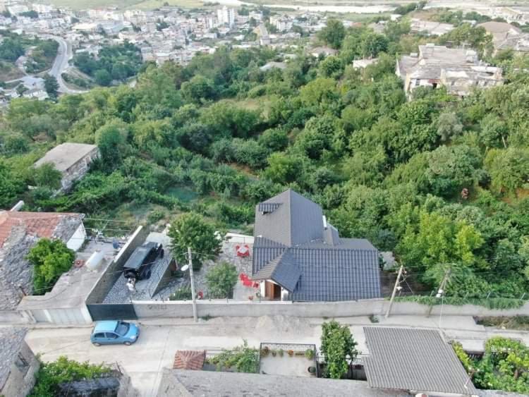 Bixhaku Guesthouse Гірокастра Екстер'єр фото