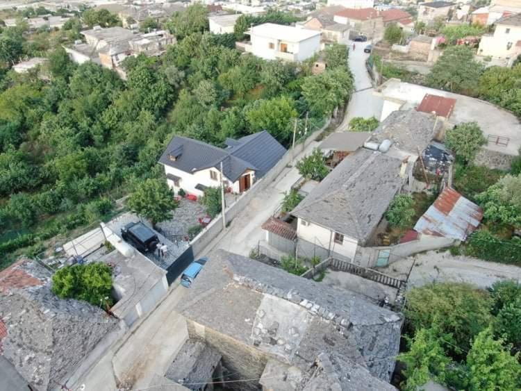 Bixhaku Guesthouse Гірокастра Екстер'єр фото