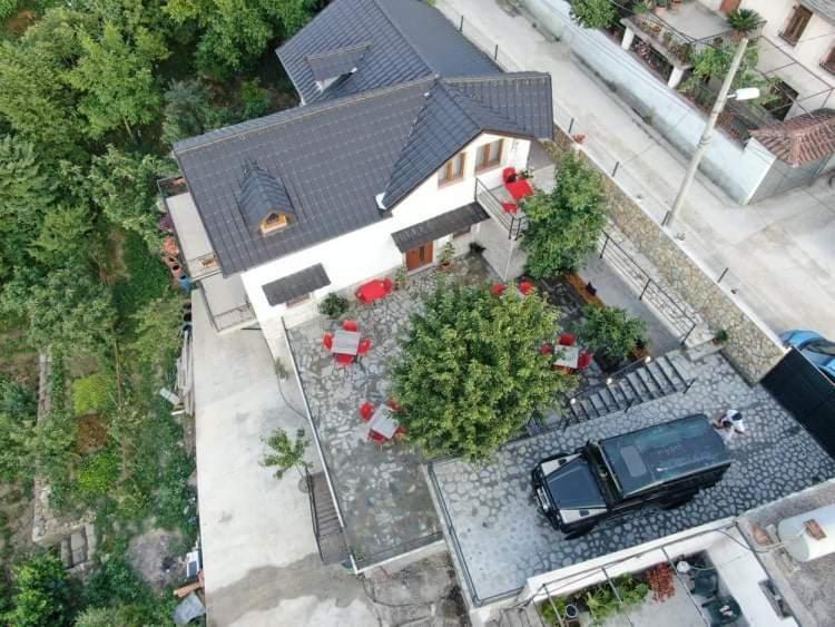 Bixhaku Guesthouse Гірокастра Екстер'єр фото