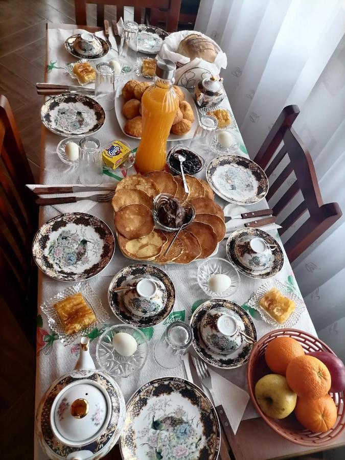Bixhaku Guesthouse Гірокастра Екстер'єр фото