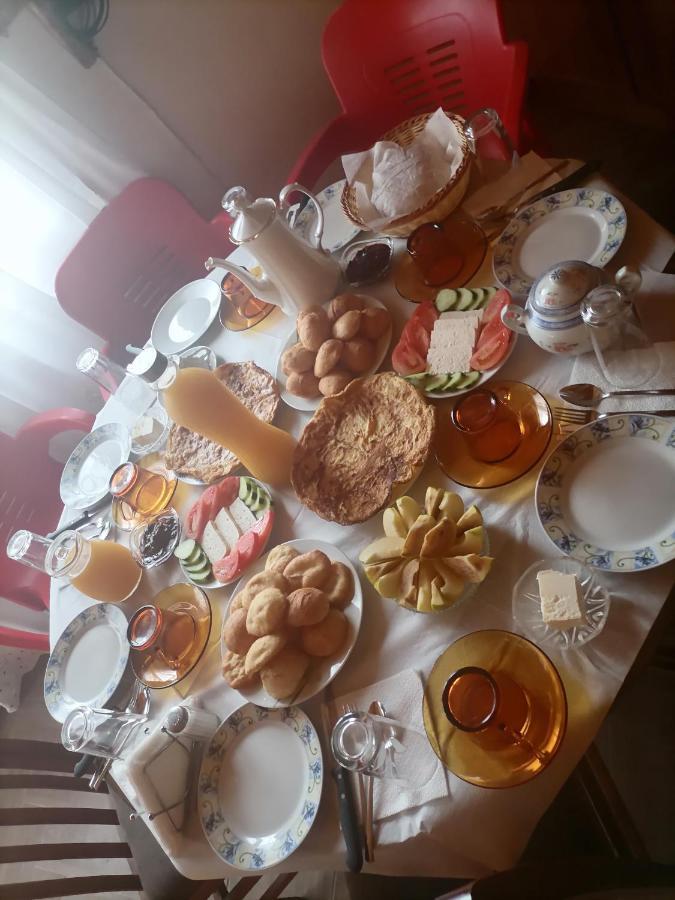 Bixhaku Guesthouse Гірокастра Екстер'єр фото