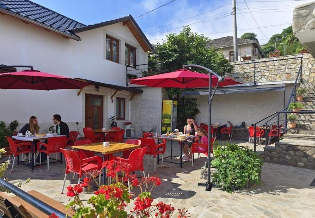 Bixhaku Guesthouse Гірокастра Екстер'єр фото