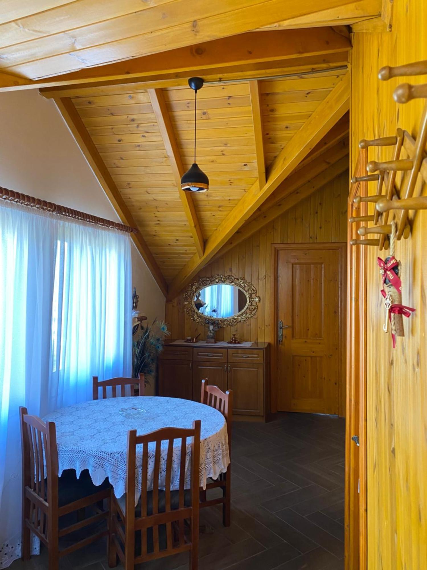 Bixhaku Guesthouse Гірокастра Екстер'єр фото