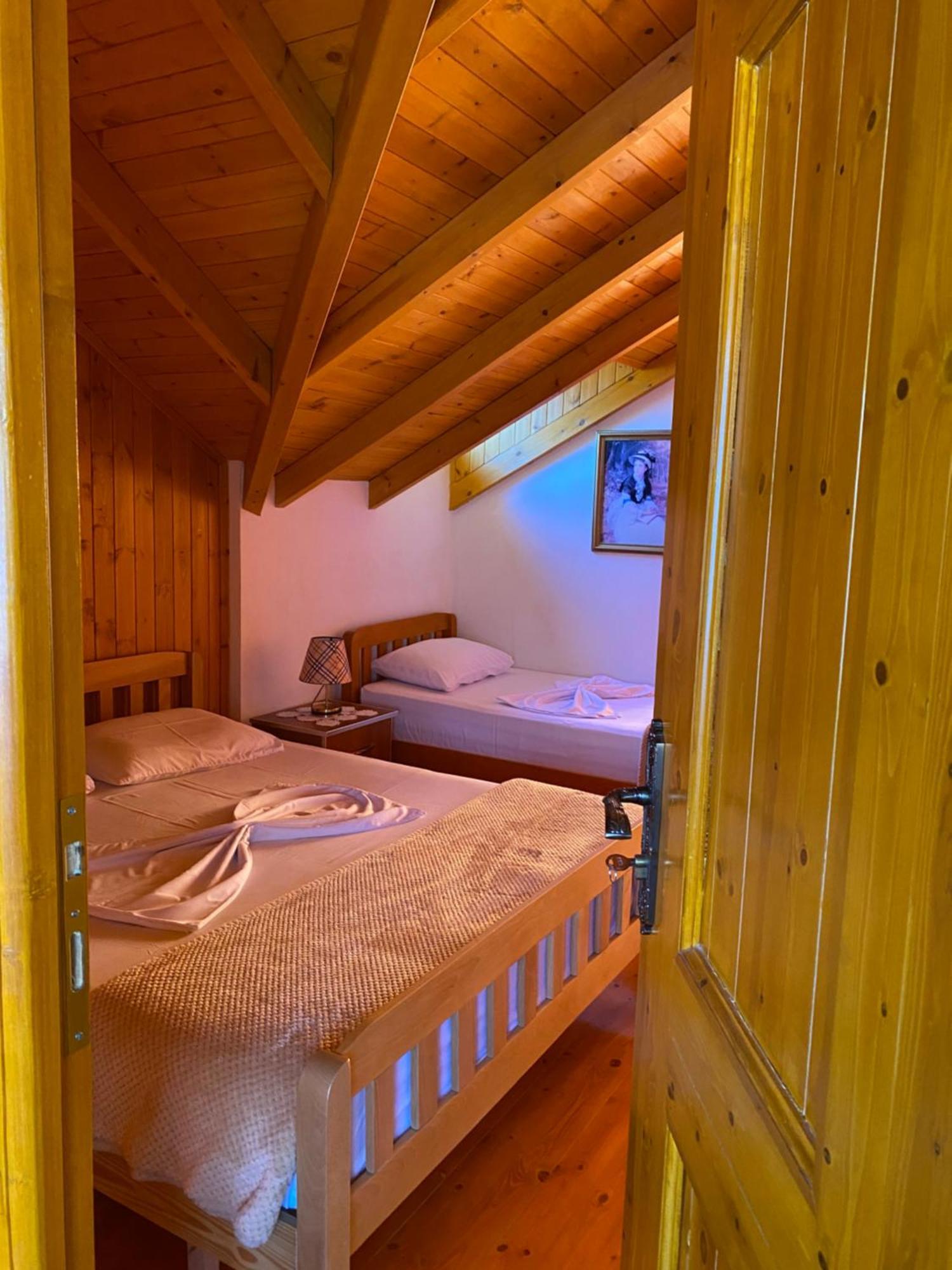 Bixhaku Guesthouse Гірокастра Екстер'єр фото