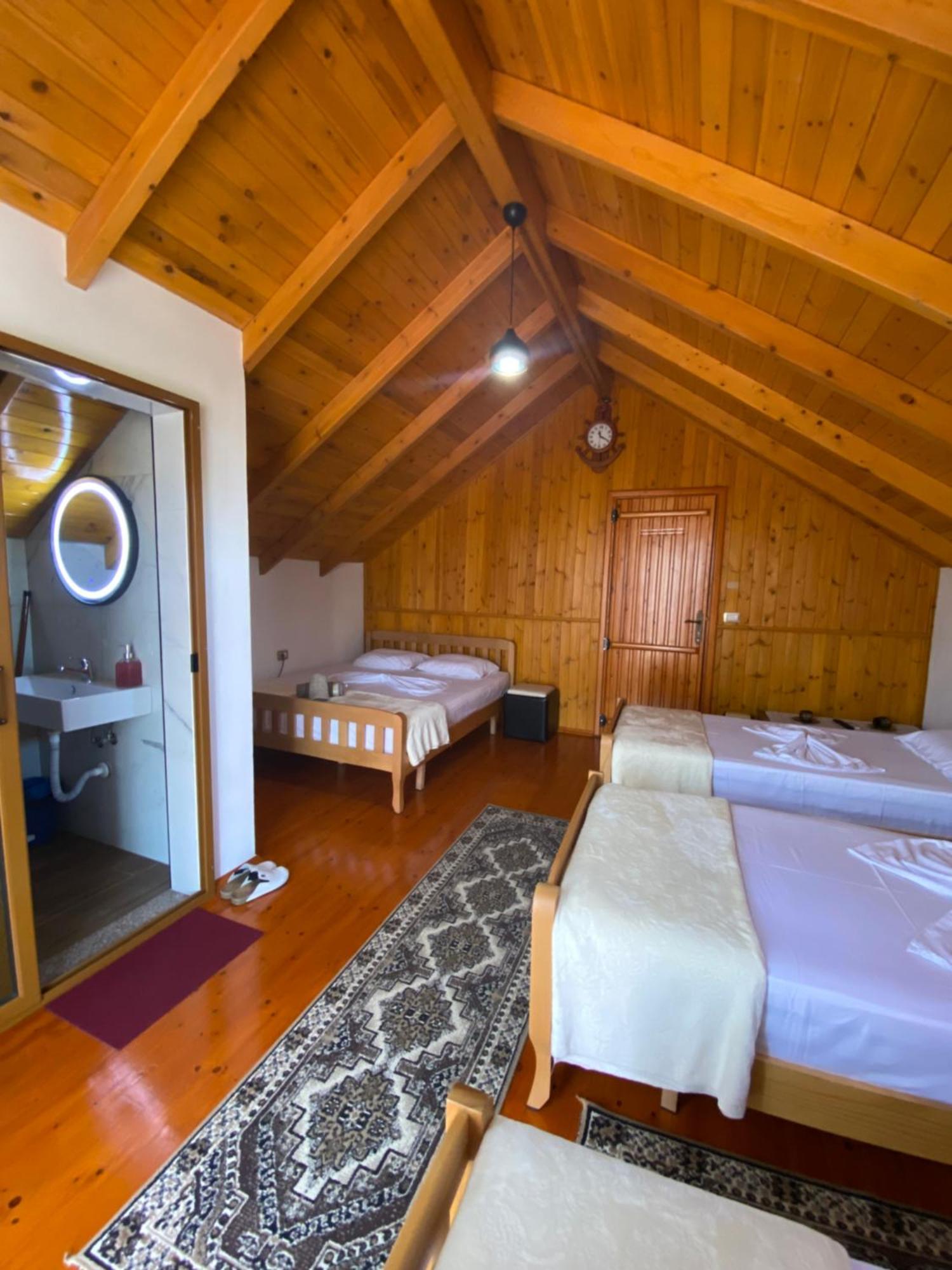 Bixhaku Guesthouse Гірокастра Екстер'єр фото