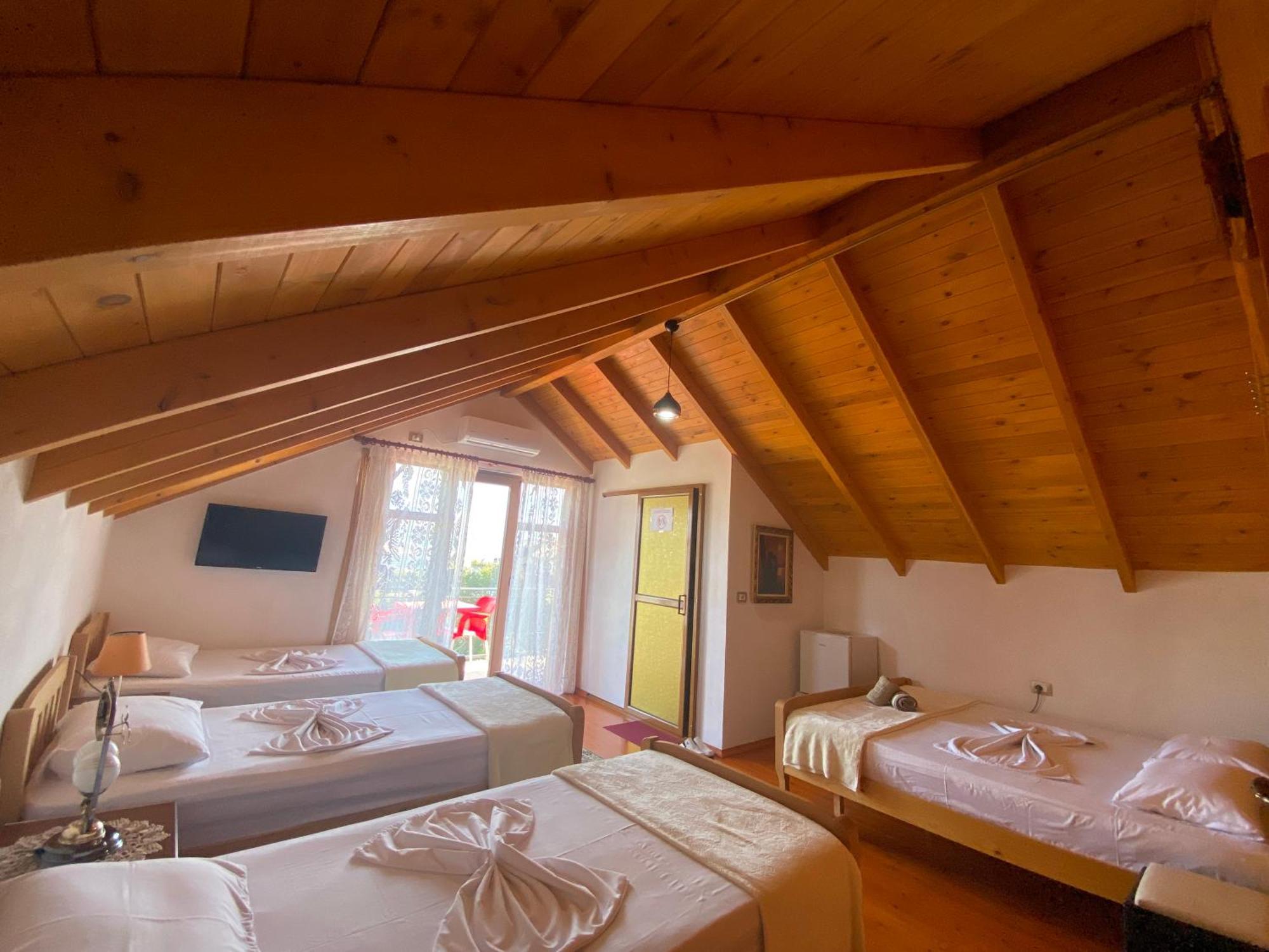 Bixhaku Guesthouse Гірокастра Екстер'єр фото