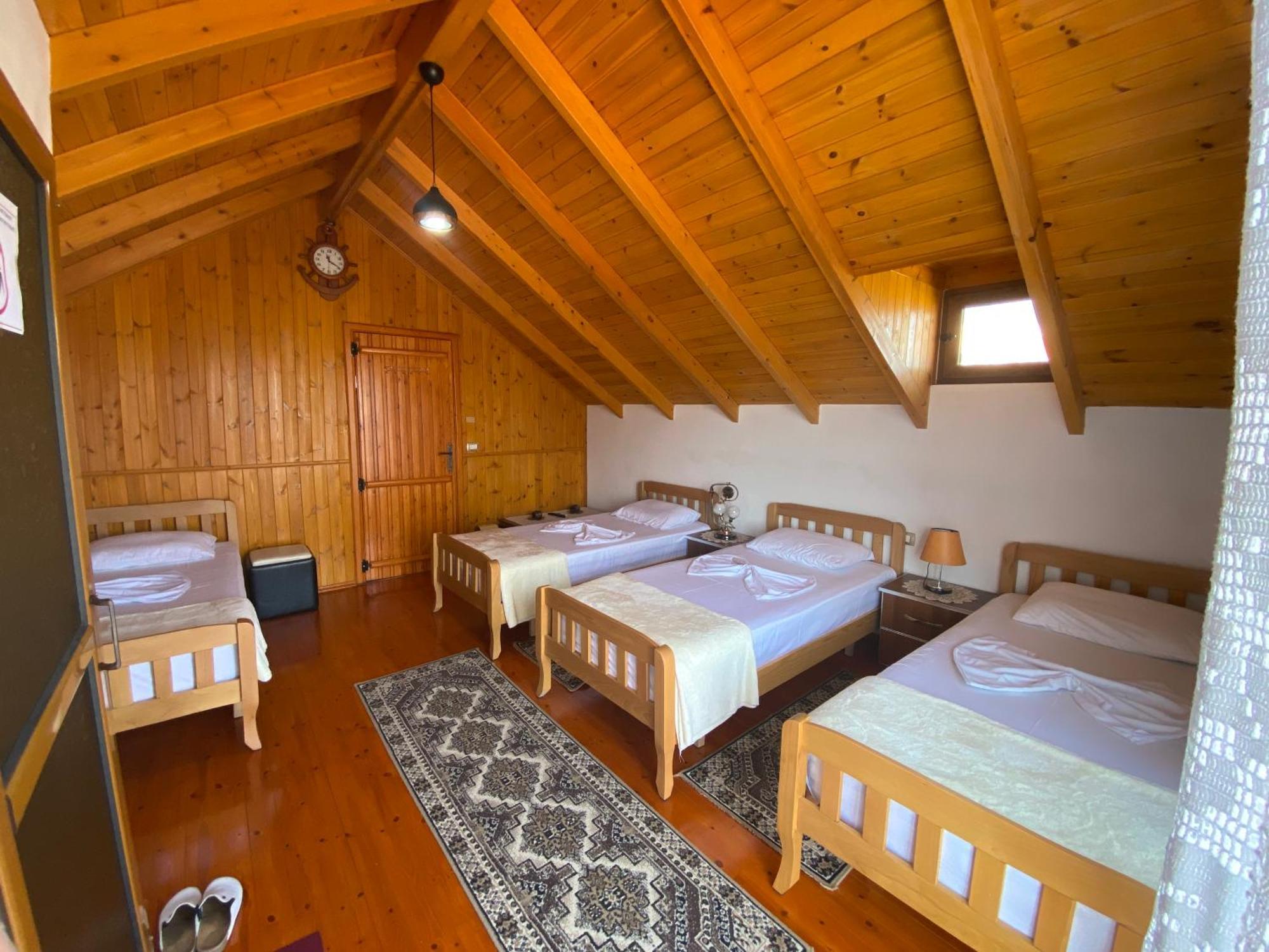 Bixhaku Guesthouse Гірокастра Екстер'єр фото