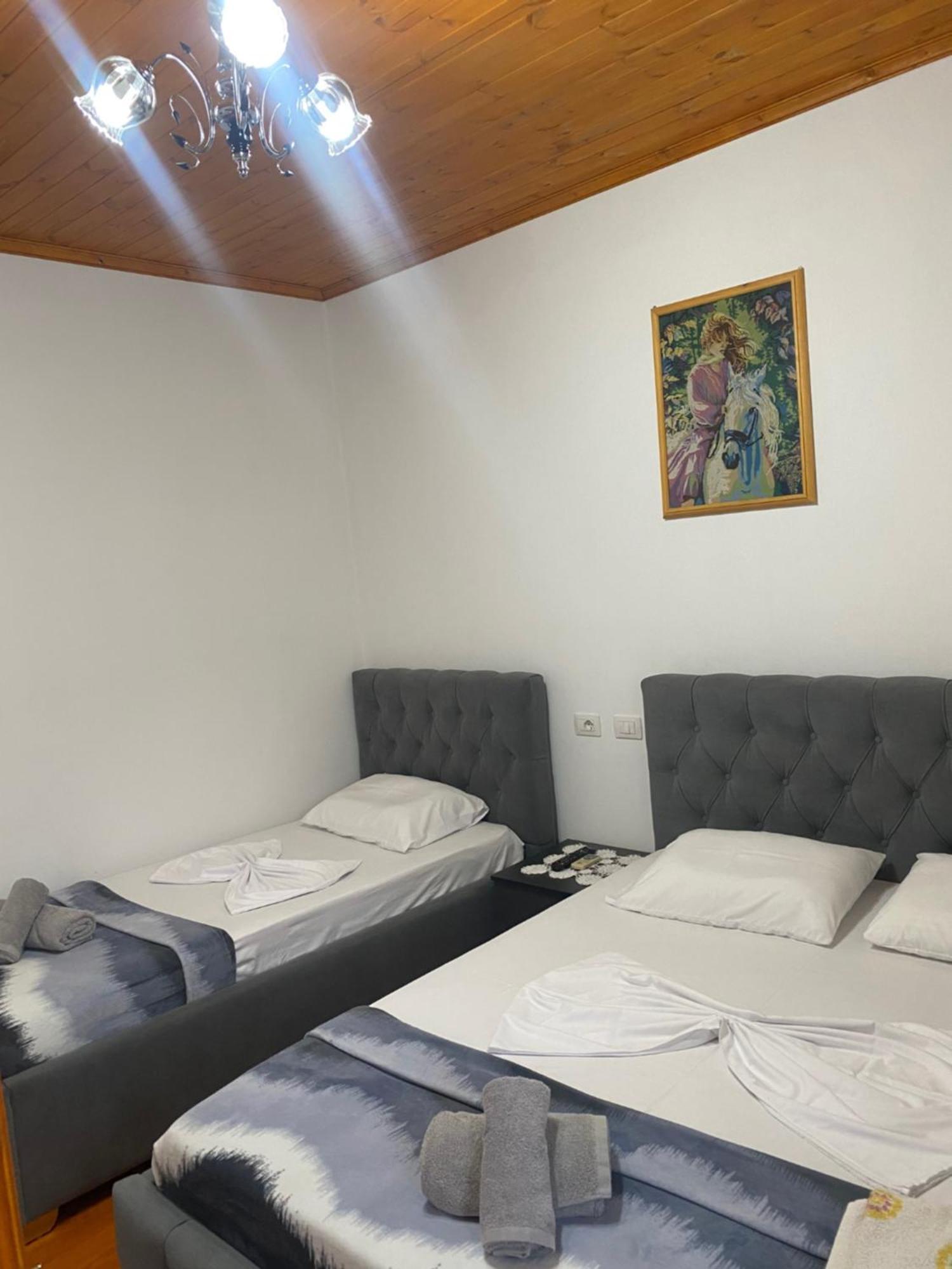 Bixhaku Guesthouse Гірокастра Екстер'єр фото