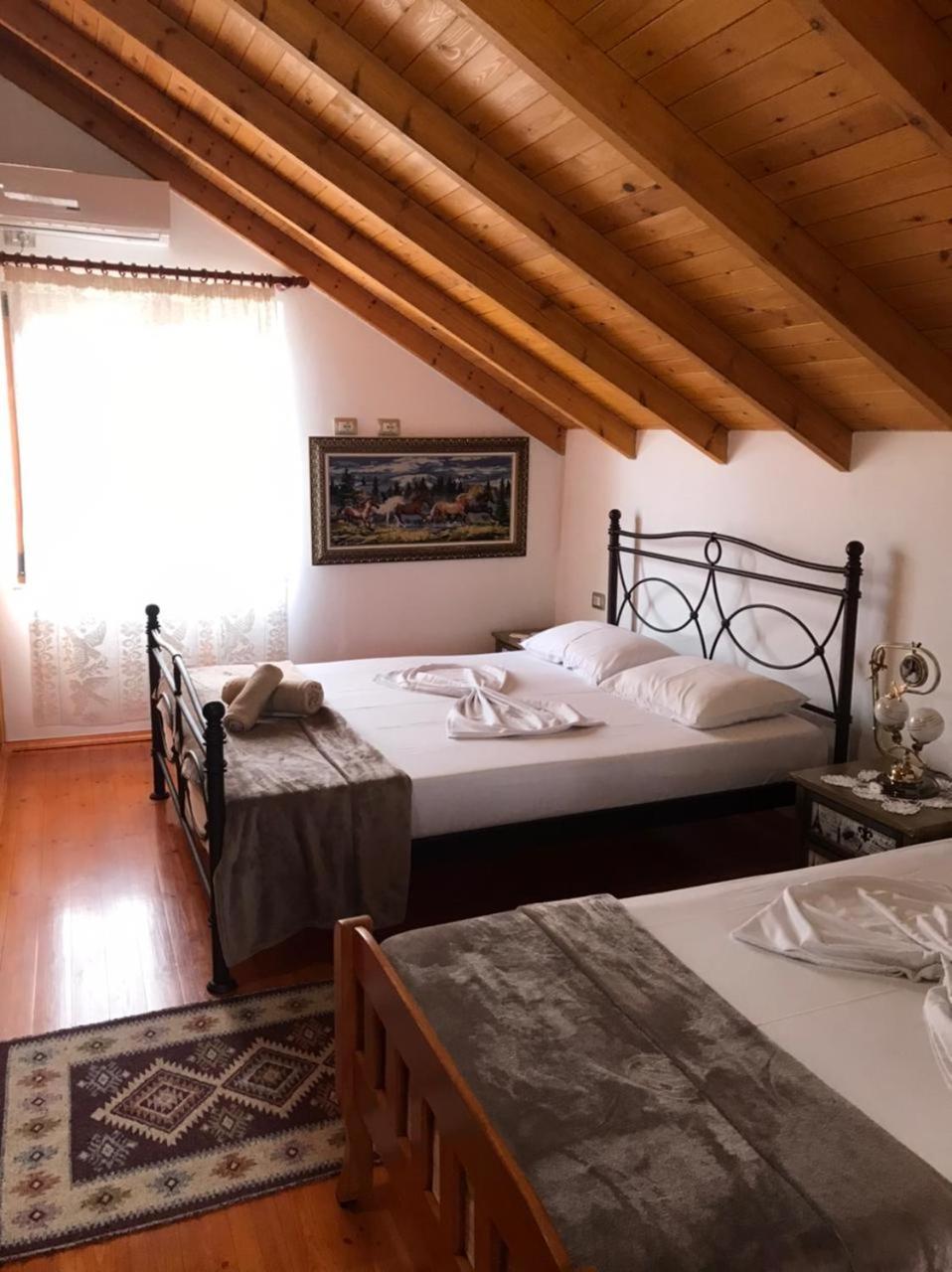 Bixhaku Guesthouse Гірокастра Номер фото